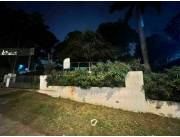 VENDO TERRENO CON CASA A DEMOLER SOBRE FELIX BOGADO