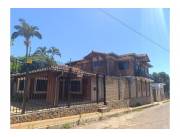 VENDO AMPLIA CASA EN VILLA ELISA