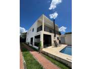 VENDO RESIDENCIA EN LAMBARE, BARRIO SAN ISIDRO COD 6035