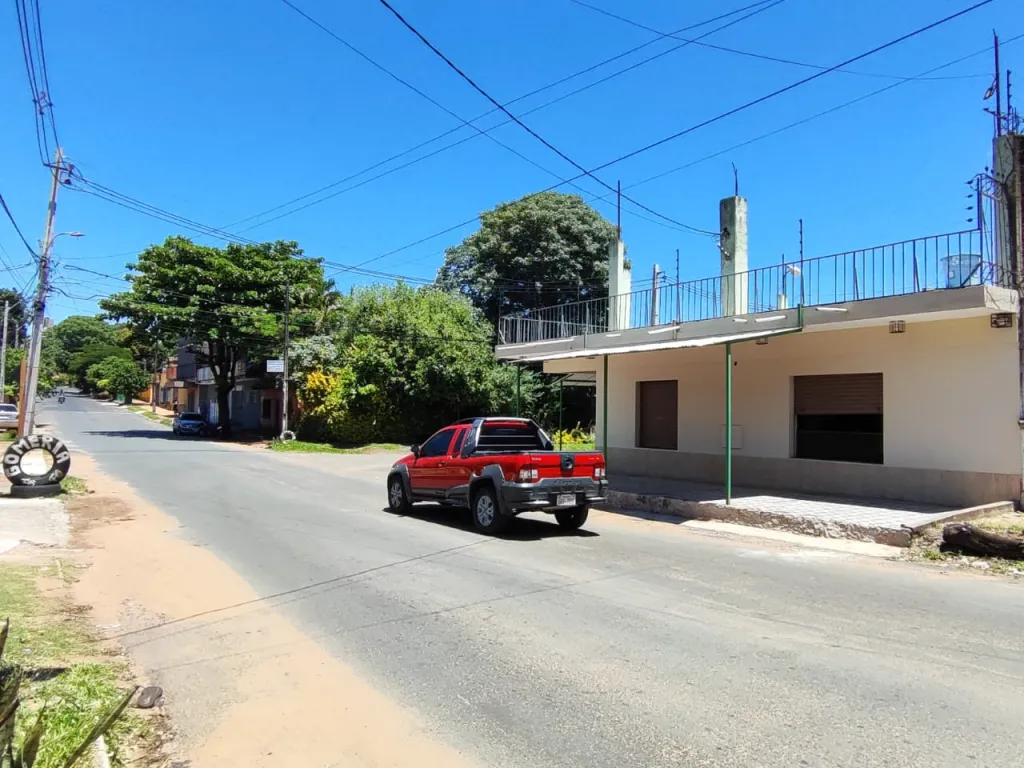 Alquiler de local en San Lorenzo, en esquina — photo 2