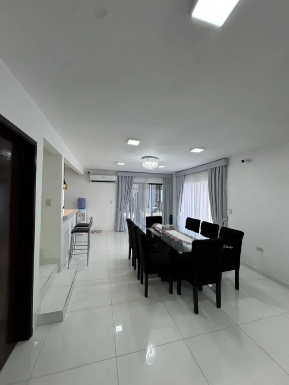 ¡Vendo lujosa residencia en esquina en Lambaré, Barrio San Isidro! COD 6035 — foto 2