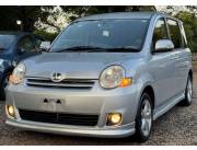 Toyota Sienta Año 2008 Color Plateado