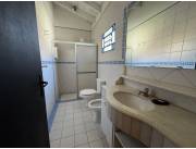 VENDO CASA EN SAN BERNARDINO SOBRE LA AV. SCHERER COD 5810