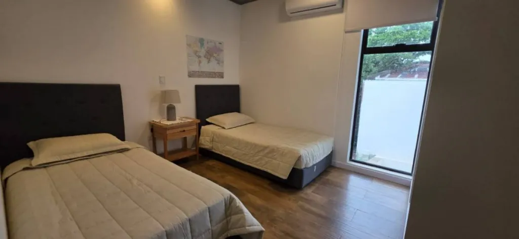 VENDO DEPARTAMENTO AMOBLADO 2 DORMITORIOS EN EDIFICIO FLATS LAS MERCEDES — foto 3