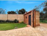 VENDO CASA CON PISCINA EN LIMPIO