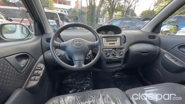 Toyota Funcargo 2004 — foto 4
