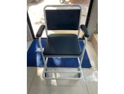 SILLA SANITARIA CON RUEDAS DE TRANSPORTE