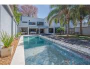 Vendo amplia residencia en Lambaré