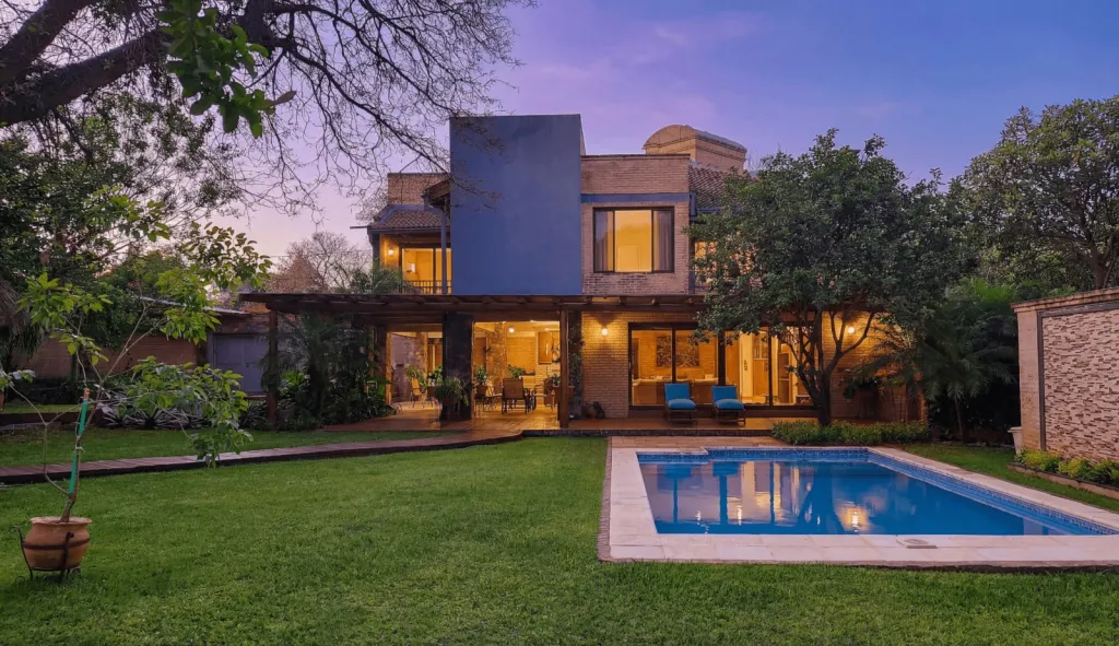 RESIDENCIA DE LUJO EN VENTA EN LAMBARÉ A PASOS DEL YACHT Y GOLF CLUB - 1260 M2 — foto 3
