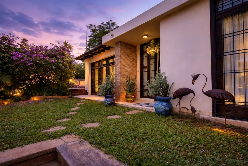 CASA EN VENTA SOBRE AV. FÉLIX BOGADO — foto 2