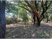 terreno de 4.545 m², con salida calle a calle, ubicado sobre Av. Artigas, en una zona de