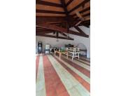 Vendo residencia con salida a 3 calles en Los Laureles COD 6164