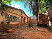 EN VENTA TERRENO CON CONSTRUCCION EN ASUNCION LOS LAURELES ID 43222