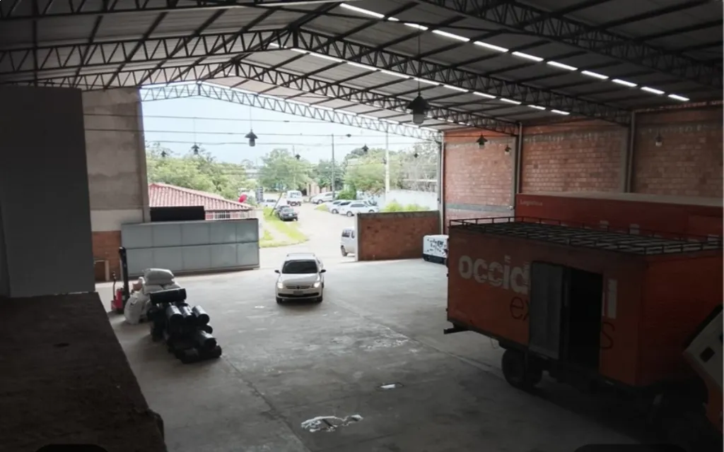VENDO DEPOSITO INDUSTRIAL EN MARIANO ROQUE ALONSO COFICINAS BAÑOS SEXADOS,TALLER — фото 2