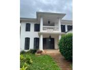 ALQUILO AMPLÍA CASA DE 3 DORM BARRIO JARA ZONA CLUB AMELIANO PARA VIVIENDA U OFICINA