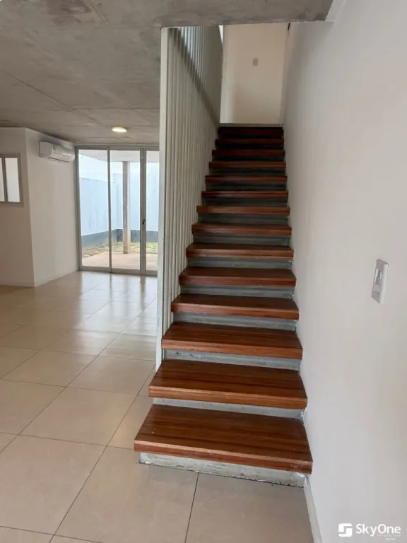 🏡 ¡En venta! Dúplex a estrenar en Luque, estilo minimalista, cerca de la Municipalidad. — foto 2