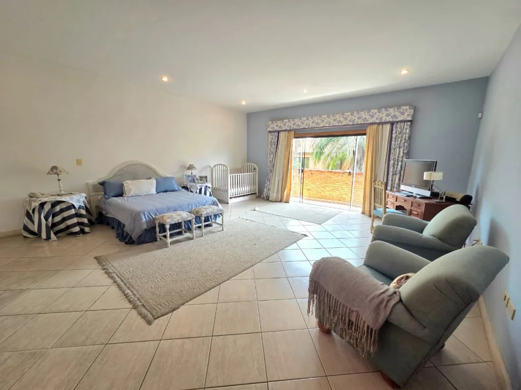 EN VENTA - AMPLIA CASA EN BARRIO JARA — foto 2