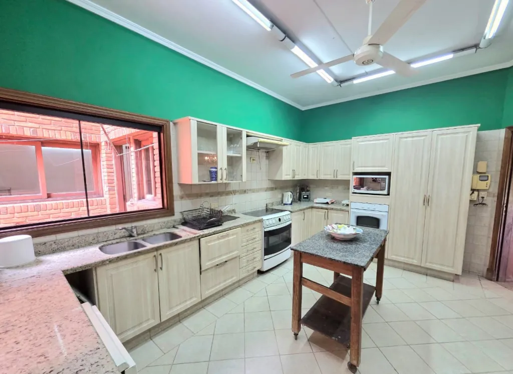 EN VENTA - AMPLIA CASA EN BARRIO JARA — foto 3