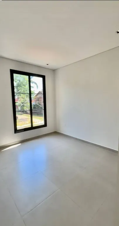 VENDO CASA EN LUQUE ESTILO BRITÁNICO — foto 2
