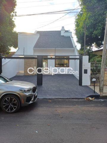 Casas - En venta casa de 4 dormitorios en Barrio Jara Asunción