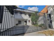 Alquilo o Vendo Casa de 3 dormitorios con estilo colonial en barrio Villa Morra de Asuncio