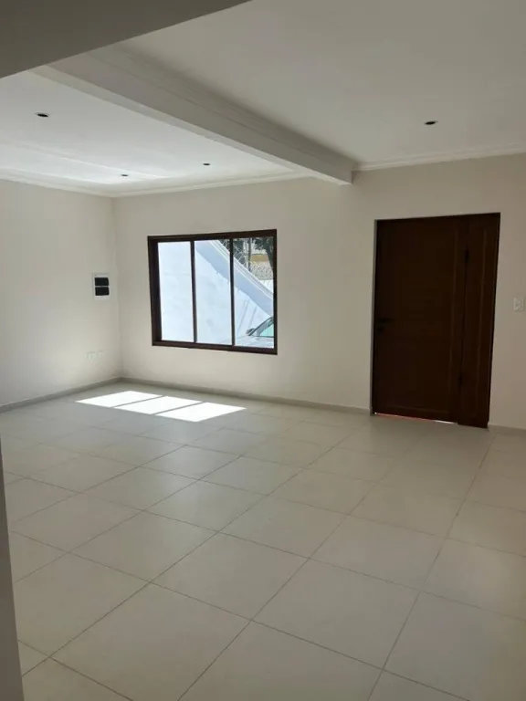VENDO MODERNA RESIDENCIA REFACCIONADA 4 DORMITORIOS EN BARRIO JARA — foto 2