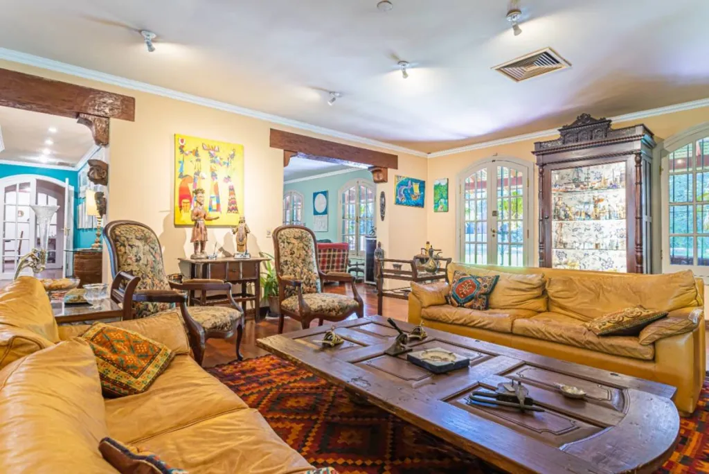 EN VENTA CASA ESTILO COLONIAL EN BARRIO SAN JORGE, ASUNCIÓN — foto 2