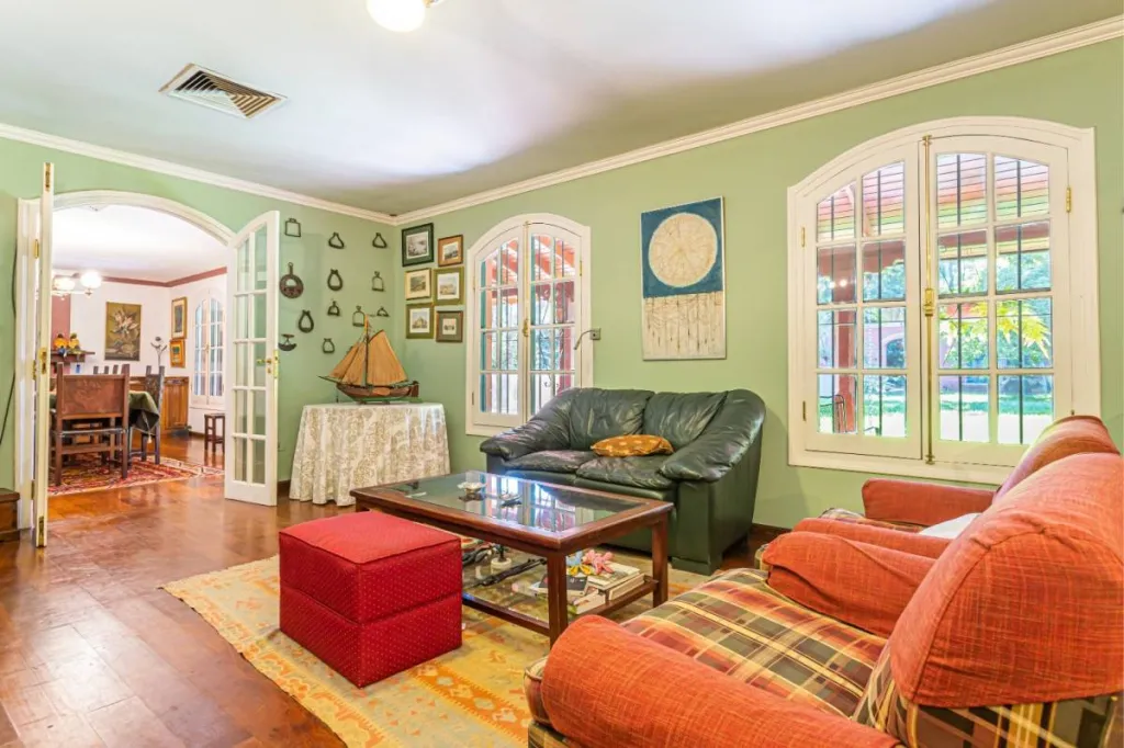 EN VENTA CASA ESTILO COLONIAL EN BARRIO SAN JORGE, ASUNCIÓN — foto 3