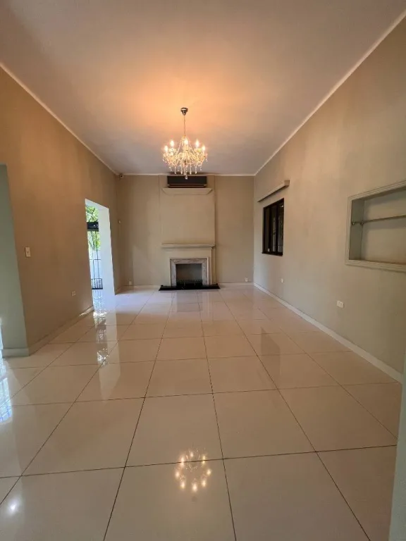 ALQUILO HERMOSA Y AMPLIA CASA DE 7 DORMITORIOS EN BARRIO CIUDAD NUEVA, IDEAL PARA OFICINAS — foto 3