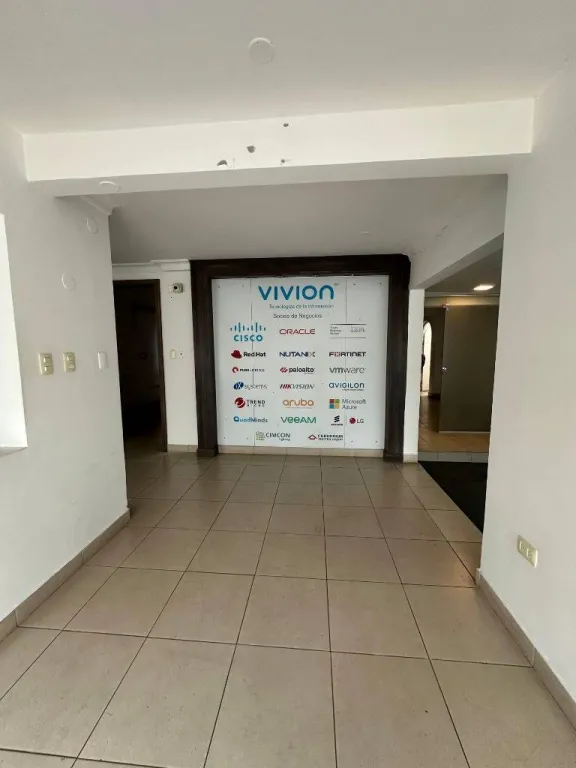 ALQUILO IMPORTANTE PROPIEDAD DE USO COMERCIAL EN BARRIO MANORÁ — foto 3