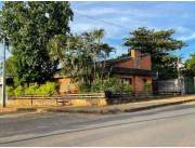 VENDO CASA A REFACCIONAR O DEMOLER 📍 4TO BARRIO – LUQUE 13477