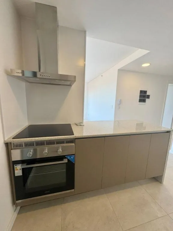 ALQUILO MODERNO DEPARTAMENTO 2 DORMITORIOS EN BARRIO MBURUCUYA — foto 3