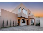 Residencia de Lujo en Venta – Virgen del Huerto, Asunción