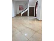 AMPLIA CASA EN MORA CUÉ, LUQUE