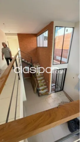 BO. MCAL. LOPEZ: A ESTRENAR! ELEGANTE CASA DUPLEX, 3 DORMIT, AMPLIA RECEPCION, JARDINES. — foto 2