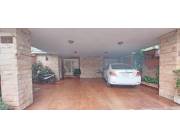 VENDO CASA EN AMPLIO TERRENO ZONA PARROQUIA SANTÍSIMA TRINIDAD