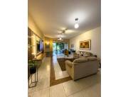 VENDO HERMOSA RESIDENCIA EN EL BARRIO MBURUCUYA