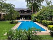 Residencia Exclusiva en Venta en el Prestigioso Barrio Mburukuja