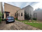 BO HERRERA, SAN CRISTOBAL, STA. TERESA: RESIDENCIA MINIMALISTA, 2 ESCRIT. 2 SUITES.