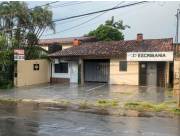 Vendo Casa Con Locales Comerciales. Barrio Villa Morra.