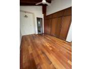 Vendo Residencia de 4 Habitaciones sobre Avda., Zona Municipalidad de Asunción