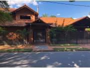 En venta lujosa residencia en barrio Los Laureles