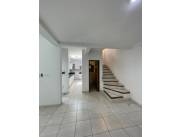 Alquiler De Amplio Triplex En Barrio Mburicao - Z/ Mburuvicha Roga