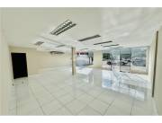 EXCLUSIVO SHOWROOM CON OFICINAS – UBICACIÓN ESTRATÉGICA EN ASUNCIÓN