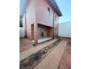 VENDO MODERNO DUPLEX 3 DORMITORIOS EN LAMBARE
