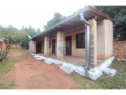 🏡En venta casa + terreno en la ciudad de San Antonio, en el Bº Acosta Ñu, a una cuadra de