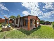 Casa con local/salón comercial en venta, Loma Plata.