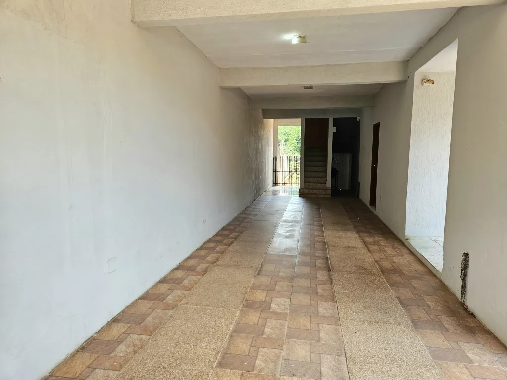 MODERNA RESIDENCIA DE 2 NIVELES - Barrio MBOKAYATY, ÑEMBY! — foto 2