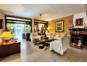 Sajonia: Casa con piscina y espacios funcionales