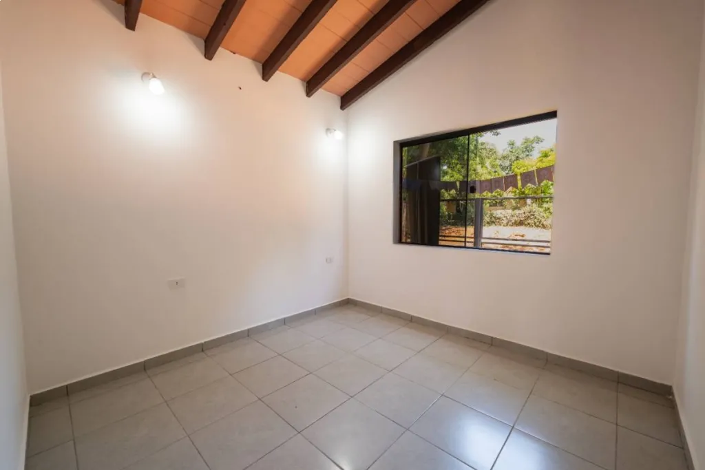 CASA EN VENTA – BARRIO DON VICTORIO | LUQUE – CAÑADA GARAY — foto 2
